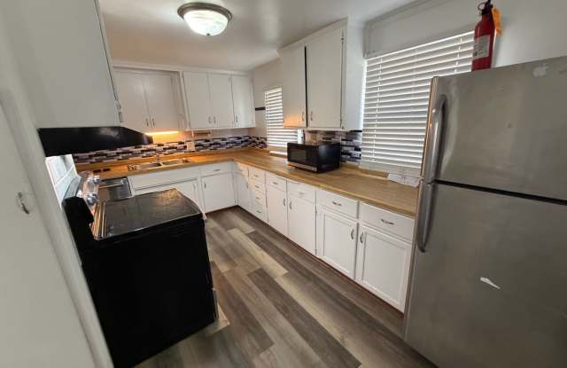 Charming 3-bed, 2-bath Single Family Home! photos photos