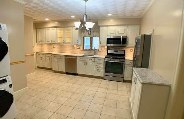 Beautifully renovated 3 bed with In-unit laundry and free parking!! photos photos