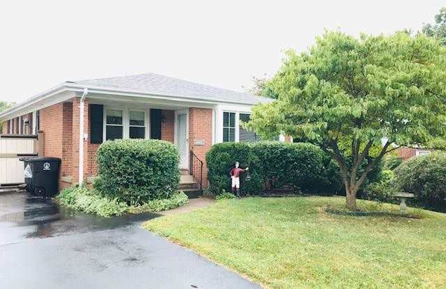 212 CATOCTIN CIRCLE NE - 212 Catoctin Circle Northeast, Leesburg, VA 20176