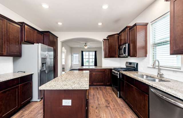 Beautiful 3BR/2BA Home in Pelican Lakes – Minutes from LSU! photos photos