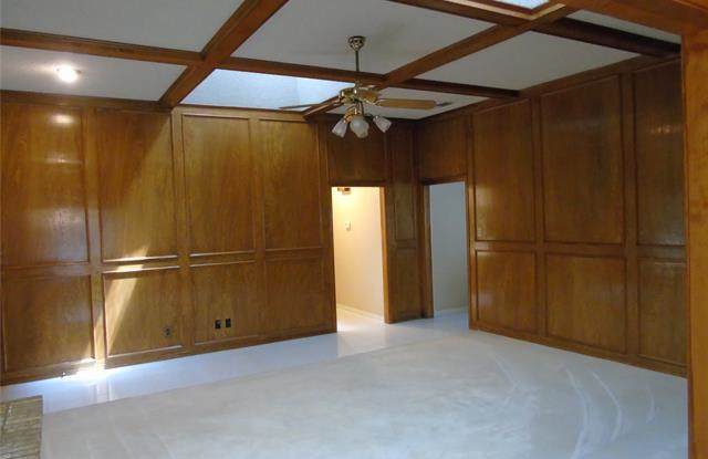 2221 Lakeview Drive Gallery 4