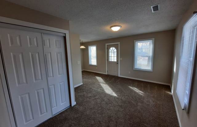 Pet Friendly, no weight/breed restrictions! Detached Garage! photos photos