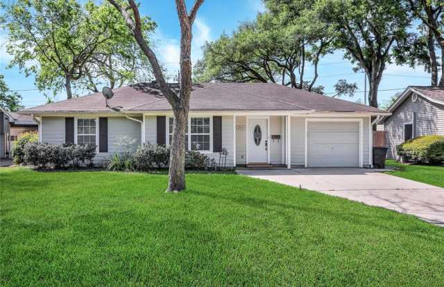 2011 Du Barry Lane - 2011 Du Barry Lane, Houston, TX 77018