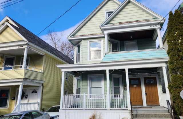 Charming 3BR Duplex in Schenectady Gallery 1