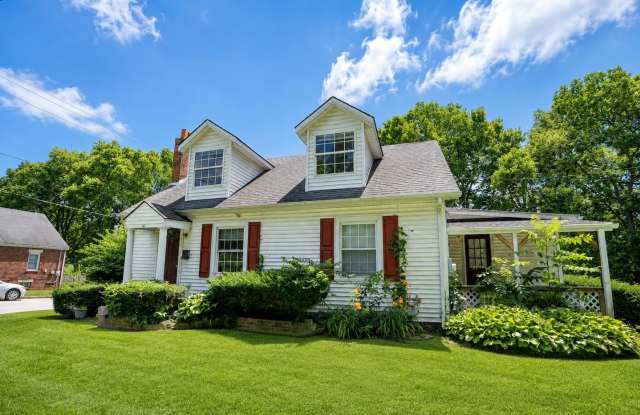 5 BEDROOM | 2 BATHROOM CAMPUS RENTAL Gallery 1