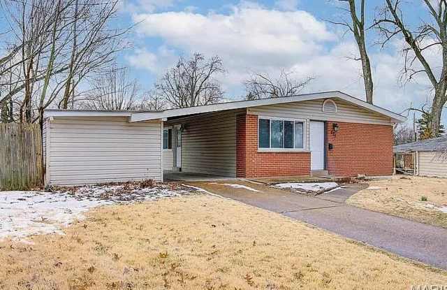 Easy Living in a Fresh Florissant Home photos photos