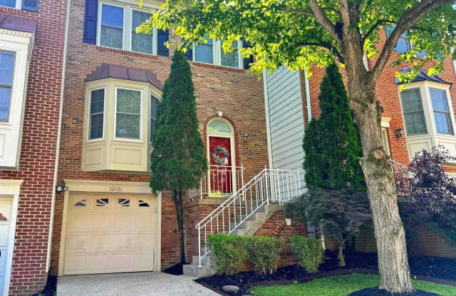 12121 DERRIFORD Court - 12121 Derriford Court, Lake Ridge, VA 22192