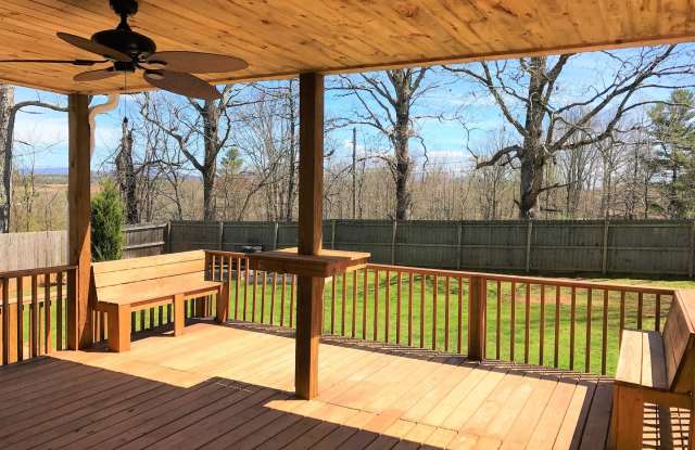 Great Family Home - Fenced Backyard - Garage! Gallery 4