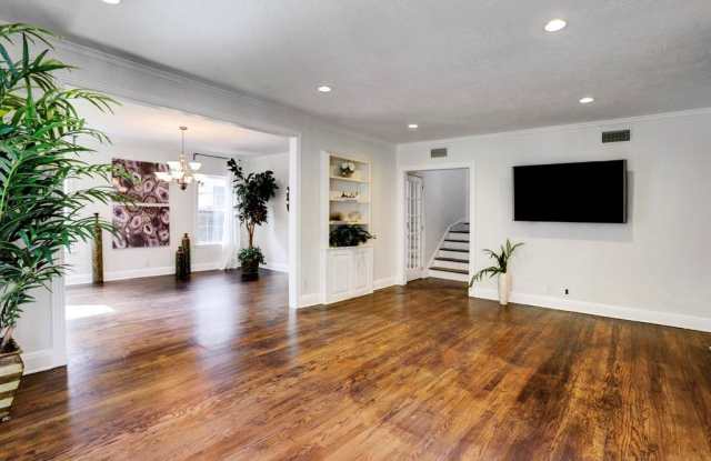 2722 Sunset Boulevard Gallery 2