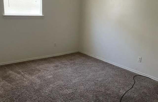 2 Bedroom 1 Bath Duplex Gallery 4