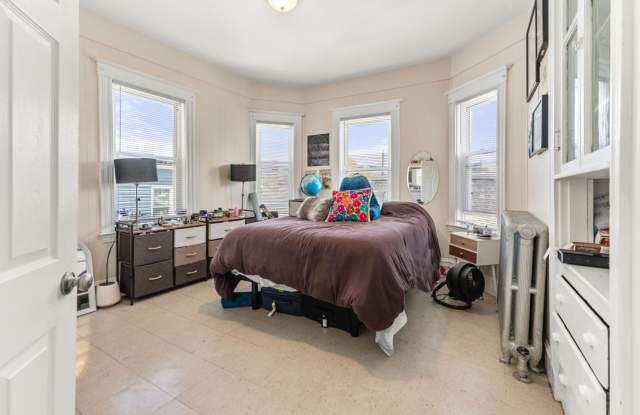 Spacious Gorgeous Cambridgeport 4 Bed! Avail now photos photos
