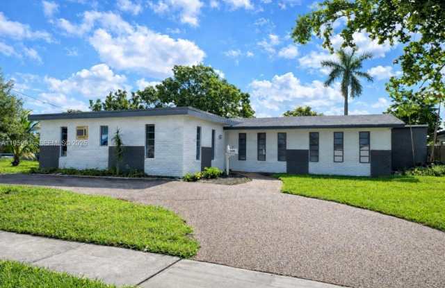 2450 NW 85th Ave photos photos