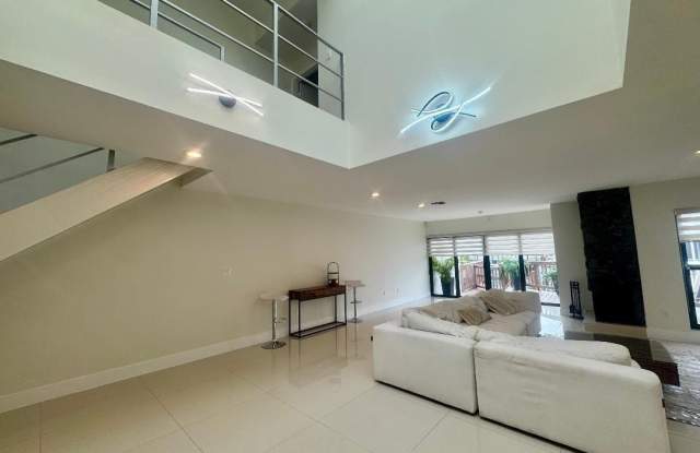 1127 BOCA COVE Lane Gallery 4
