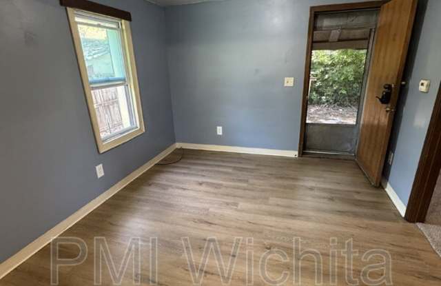 1939 North Fairview Avenue Gallery 3