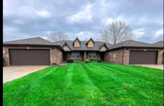 Spacious 3-Bedroom Ozark Duplex with 2-Car Garage – $1,495! Gallery 1