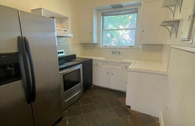 Riverside Charm! 1BR Upstairs Apartment with Hardwood Floors & Water View Gallery 4