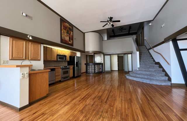 Executive DOWNTOWN Loft -- 1 bed, 1.5 bath, 1700 sqft! photos photos