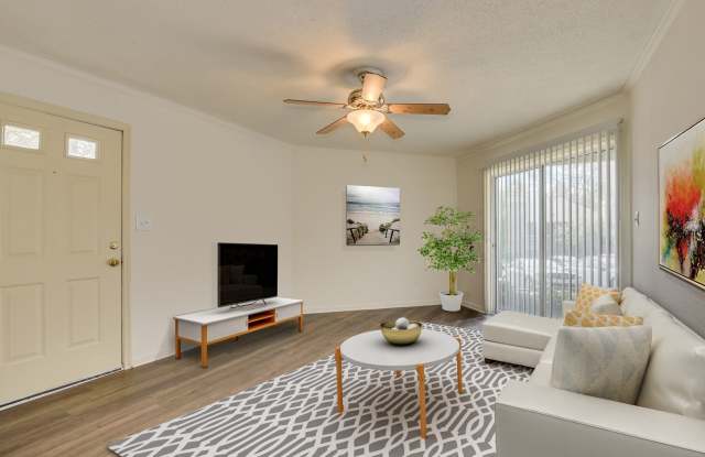 Champions Pines Apartment Homes Gallery 2