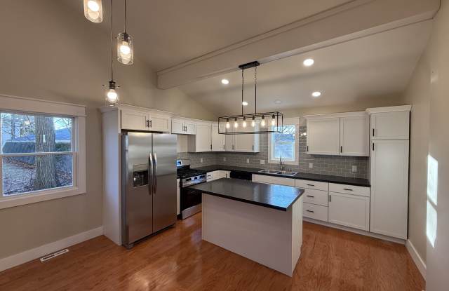 202 Oak Street photos photos