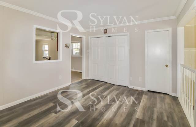 212 Eastwood Drive Gallery 3