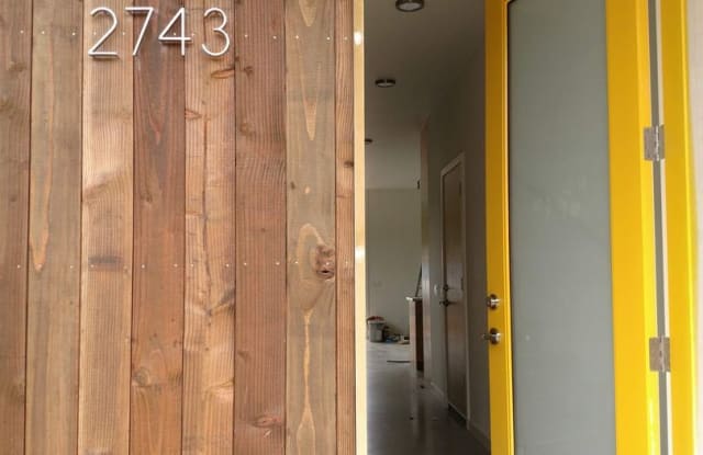 2743 Friendly Alley - 2743 Friendly Aly, Eugene, OR 97405