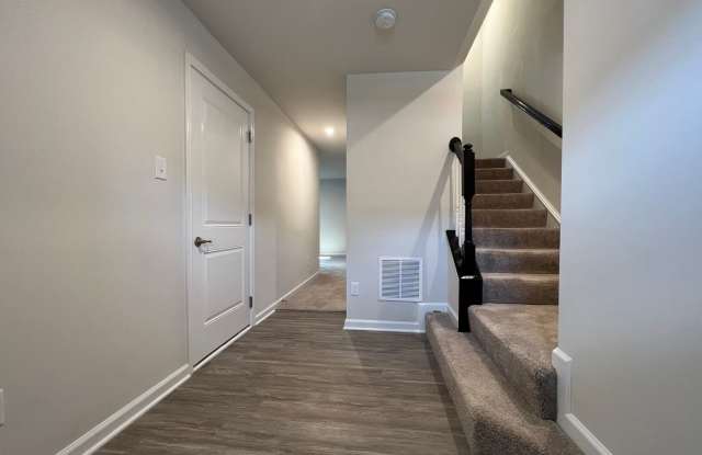 225 Stonehurst Drive - Townhome Gallery 3
