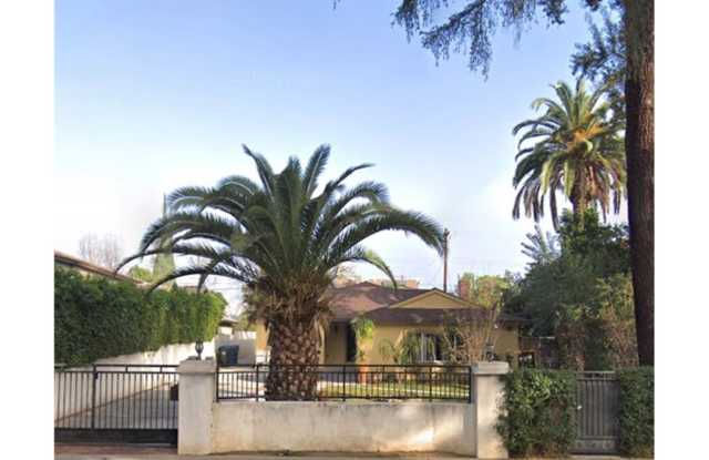 13935 Chandler Boulevard Gallery 2