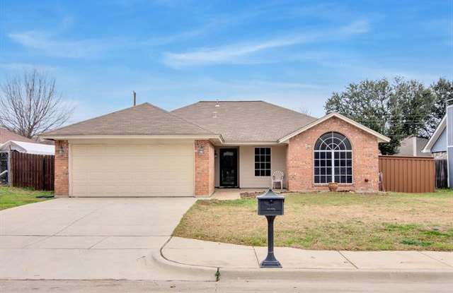 625 Main Street - 625 Main Street, Roanoke, TX 76262