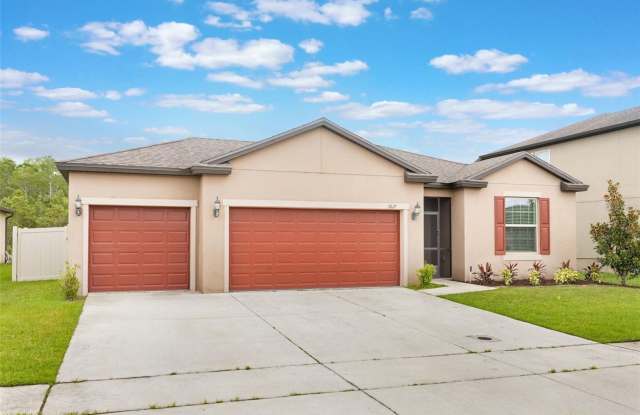 Gorgeous 3/2 in St. Cloud with fence enclosed yard and 3 car garage!  Available Now! photos photos