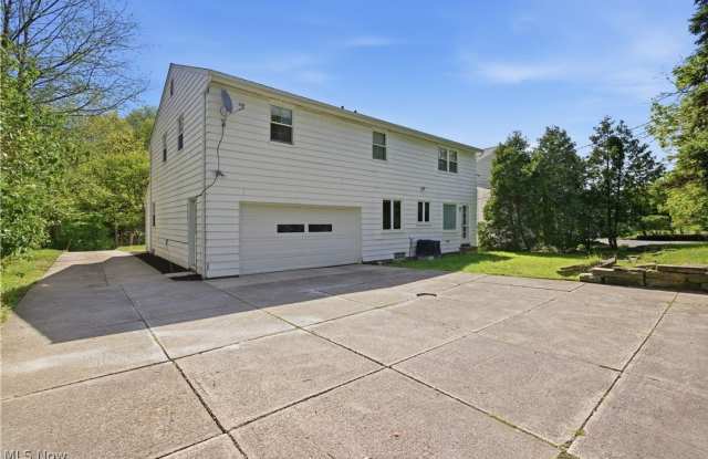 2056 Laurel Hill Drive Gallery 3