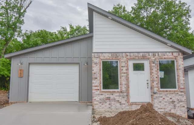 2 Bedroom 2 Bathroom Home in Fayetteville, AR. - 160 South Woodsprings Drive, Fayetteville, AR 72701