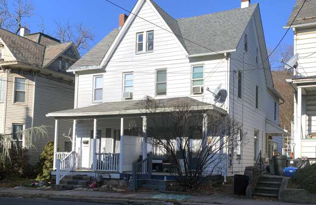 421 W Pennsylvania Avenue - 421 West Pennsylvania Avenue, Pen Argyl, PA 18072