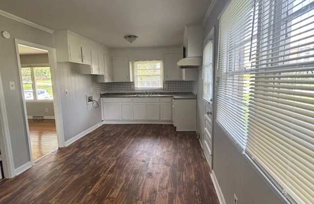 Spacious 3 bedroom home! (500.00 off first Full Months Rent ) Gallery 3