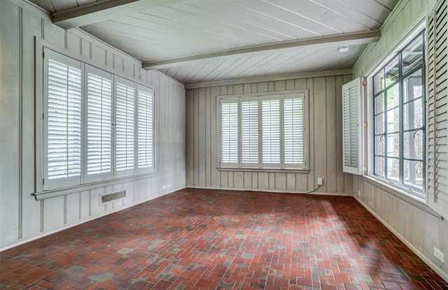 6834 Lakeshore Drive Gallery 4