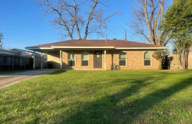 Sought after location in Shady Grove! photos photos