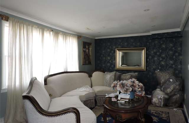 18 Leach Street Gallery 2