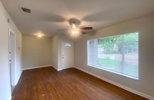 Newly Remodeled 3 bd | 1 ba Available Now! Located near Basse Rd/Blance Rd minutes from Alamo Quarry! photos photos