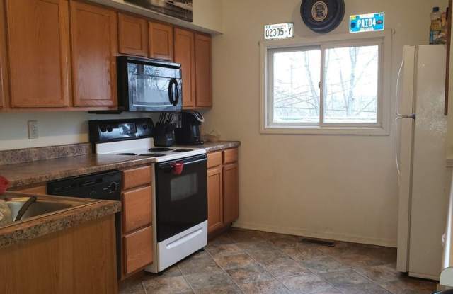 307 1/2 East 16th Street - 307 1/2 E 16th St, Bloomington, IN 47408