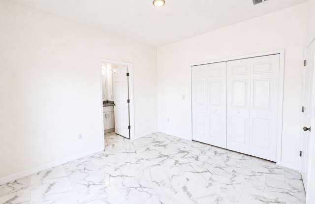 LOCATION LOCATION LOCATION-NEWER 2 BEDROOM 2 BATHROOM-MOVE IN READY Gallery 4
