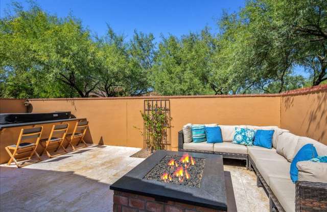 Beautifully furnished 3-bedroom, 2 bathroom home in the heart of Scottsdale, Arizona! photos photos