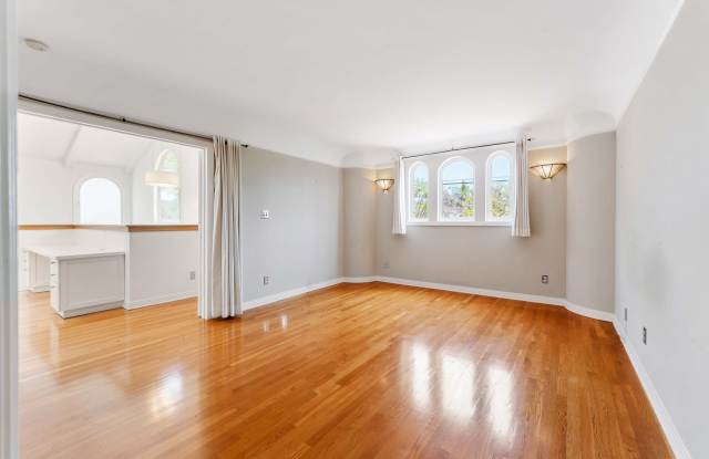 Incredible 4 bd 3 ba home- AVAILABLE SOON Gallery 4