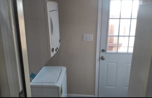 2411 77th Avenue - 2411 77th Avenue, Oakland, CA 94605