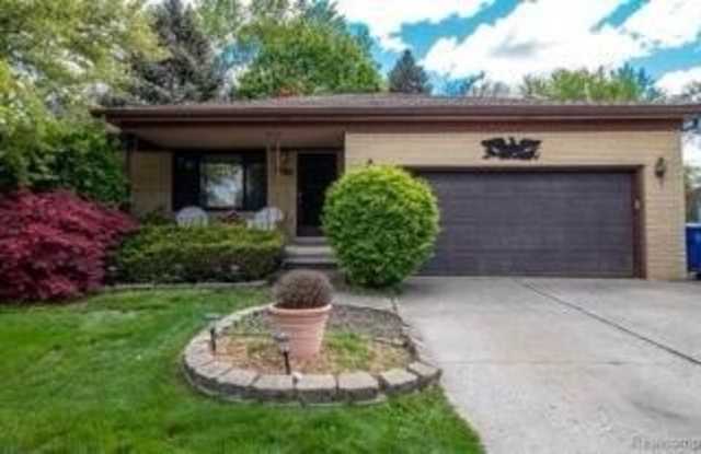 28418 Walker Avenue - 28418 Walker Avenue, Warren, MI 48092
