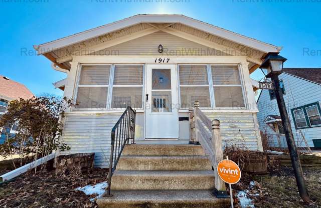 FOR RENT- 1917 W 3rd St West Side Waterloo Iowa! photos photos
