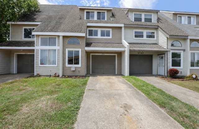 Surprisingly Spacious 3-Story Townhome With Garage and Huge Back Yard photos photos Surprisingly Spacious 3-Story Townhome With Garage and Huge Back Yard photos photos
