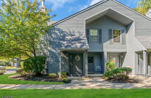 305 Woodhaven Dr - 305 Woodhaven Drive, Middlesex County, NJ 08817