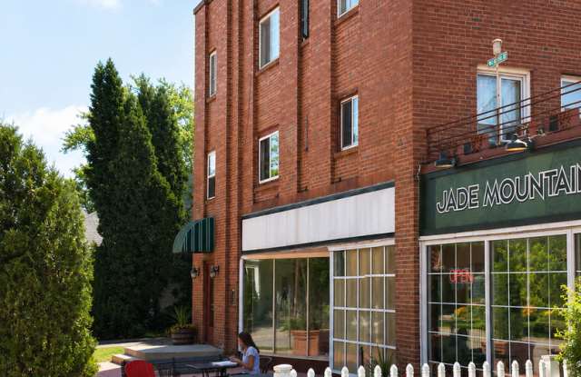 CHARMING VINTAGE 2 BEDROOM IN MADISON, WISCONSIN photos photos
