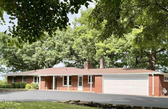 4640 5TH Avenue - 4640 5th Avenue, Moline, IL 61265