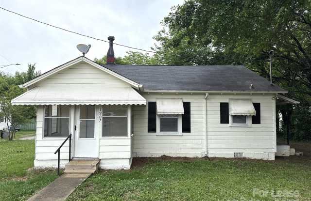 1907 E Elm Street - 1907 East Elm Street, Gastonia, NC 28054