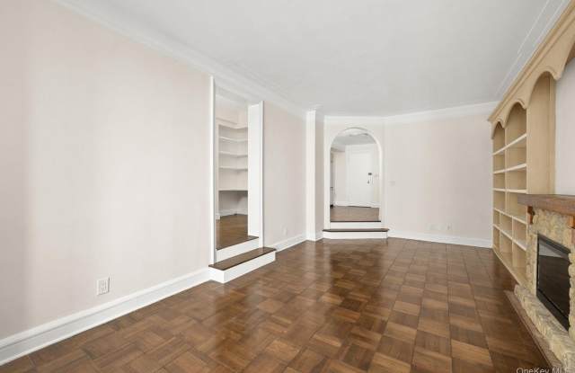 25 CENTRAL Park W Gallery 3
